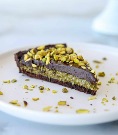 In this recipe, I’m taking the trending Dubai chocolate bar and turning it into something even better: a decadent Dubai Chocolate Tart filled with pistachio and kataifi. Breakfast Dessert Ideas, Dubai Dessert, Chocolate Bar Cakes, The Cooking Foodie, Chocolate Tart Recipe, Cottage Cake, Chocolate Tarts Recipe, Chocolate Bar Recipe, Dubai Chocolate