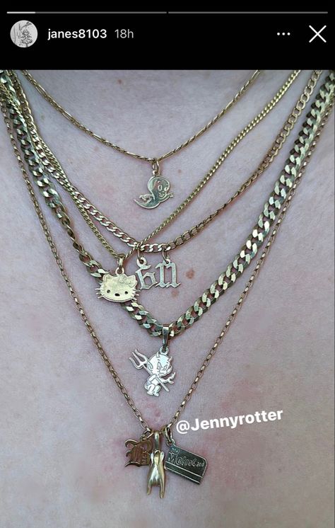 Gold jewelry chains hello kitty Gold Hello Kitty Necklace, Gold Hello Kitty, Jewelry Chains, Cat Necklace, School Notes, Chains Jewelry, Gold Jewelry, Hello Kitty, Gold Necklace