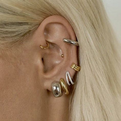 Tiny Tats, Sensitive Ears Earrings, Mixed Metal Earrings, Mixed Metal Jewelry, Ear Earrings, Dope Jewelry, Stacked Jewelry, Jewelry Lookbook, Mode Inspo