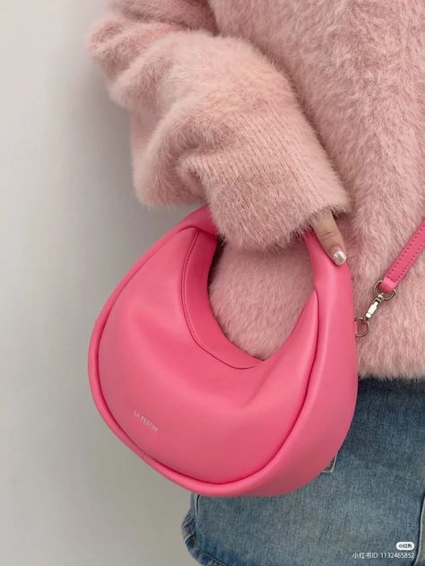 Luxury Bags Black, Shoes Closet Ideas, Bags Aesthetic Luxury, Aesthetic School Bags, Luxury Pink Trendy Baguette Bag, Luxury Modern Pink Baguette Bag, Designer Luxury Pink Baguette Bag, Luxury Pink Shoulder Bag, Fun Pink Shoulder Bag