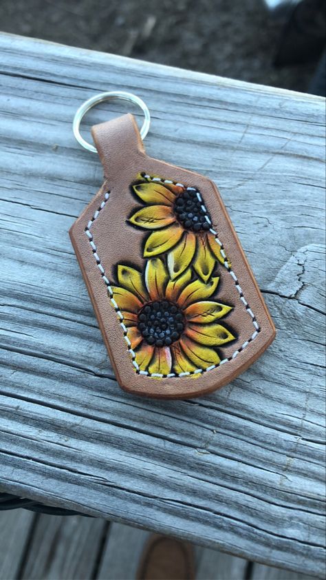 Diy Leather Ornaments, Tooled Leather Keychain, Tooled Sunflower, Leather Sunflower, Diy Leather Working, Sunflower Keychain, Leather Front Pocket Wallet, Leather Working Projects, Custom Leather Work