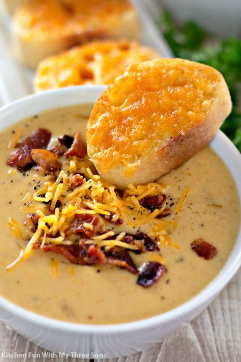 Rich, creamy, cheesy and filled with flavor, this Beer Cheese Soup with Garlic Cheese Toast is sure to be a winner. Top this incredible soup with crumbled bacon and extra cheese, then dig in! Garlic Cheese Toast, Best Comfort Food Recipes, Beer Cheese Soup, Bacon Corn Chowder, Beer Cheese Soups, Broccoli Cheese Soup Recipes, Beer Bacon, Cooking Bacon, Cheesy Garlic Bread