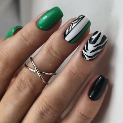 #зеленыйманикюр #идеиманикюра #зелёныеногти Safari Nails, Zebra Nail Art, Zebra Nails, Art Deco Nails, Sassy Nails, February Nails, Animal Print Nails, Instagram Nails, Dope Nails