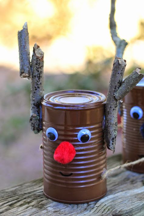 Tin Can Reindeer Tin Can Reindeer, Christmas Crafts With Tin Cans, Tin Can Crafts Diy Upcycle, Tin Can Christmas Crafts, Christmas Tin Can Crafts Ideas, Reindeer Crafts, Diy Snowman Ornaments, Diy Schneemann, Tin Can Crafts