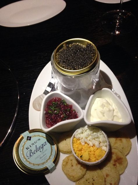 Caviar Tray, Caviar Board, Lux Food, Caviar Dinner, Food Esthetics, Spoiled Princess, Travel Lunches, Beluga Caviar, Food Set Up