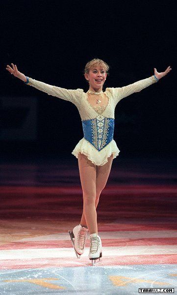 Tara Lipinski performing an exhibiton during the U.S. Figure Skating Championships in Philadelphia, Pennsylvania on January 11, 1998 Tara Lipinski, Human Spine, Ice Skating Outfit, Skating Outfits, Olympic Champion, January 11, Philadelphia Pennsylvania, Ice Skating, Figure Skating