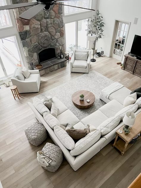 U Couch, Sectional Living Room Layout, Modern Farmhouse Diy, Living Room Furniture Layout, Modern Farmhouse Living, Sala Grande, Floating Floor, Casa Country, Modern Farmhouse Living Room