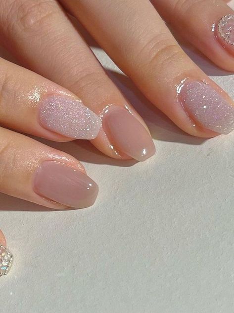 Bridal Nails Wedding Elegant White Pink, Bridesmaid Nails Acrylic, Nude Sparkly Nails, Champagne Nails, Bridesmaids Nails, Unghie Sfumate, Milky Nails, Nude Nail, Nude Nail Designs