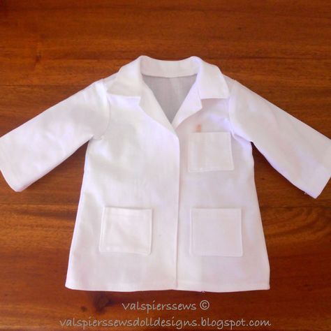 American girl doll clothes. Doll lab coat for 18" dolls. Lab Coat Pattern, Scientist Clothes, Lab Coat Fashion, Kids Lab Coat, Doctor White Coat, Doctor Coat, Sewing Coat, Doctor Costume, Doctor Outfit