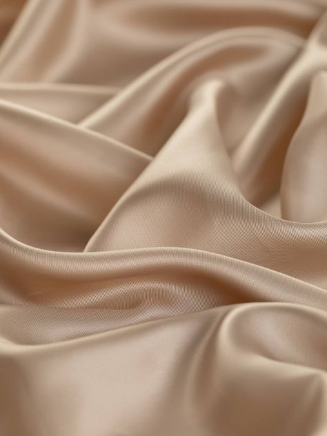 Warm beige twill lining fabric with peachy undertones, 140cm wide. This light fabric, made from 80% viscose and 20% acetate, features a superfine solid twill weave and a semi-shiny satin-like finish. Its soft, silky, and smooth texture, along with its drapey and cool feel, makes it ideal for lining jackets, skirts, dresses, and bags, adding a touch of sophistication to corporate and occasion wear. Beige Color Dress, Silk Aesthetic, Beige Colour Palette, Dresses Coats, Colour Samples, Champagne Colour, Smart Fashion, Nude Colour, Classic Tailoring