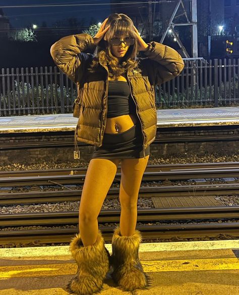 Brown Fur Boots Outfit Y2k, Brown Fluffy Boots Outfit, Outfits With Fluffy Boots, Fluffy Boots Y2k, Brown Fur Boots Outfit, Fur Boots Outfit Y2k, Fluffy Boots Outfits, Fuzzy Boots Outfit, Fur Boots Outfit