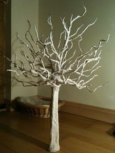 2023 Dances, Diy Spooky Tree, Paper Tree Classroom, Diy Halloween Tree, Diy Trees, Paper Mache Tree, Spooky Miniatures, How To Make Trees, Fake Flowers Decor