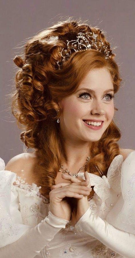 Enchanted Movie Outfits, Giselle Enchanted Hair, Giselle Enchanted Aesthetic, Disney Enchanted Giselle Amy Adams, Enchanted Movie Aesthetic, Gisele Enchanted, Princess Giselle Enchanted, Giselle Cosplay, Giselle Disney