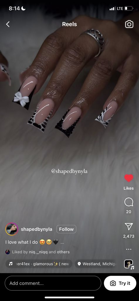 Black And White Junk Nails, Nails With Bows On Them, White Y2k Nails, Acrylic Duck Nails, Black Birthday Nails, Black And White Acrylic Nails, Medium Long Nails, Quinceanera Nails, Holloween Nails