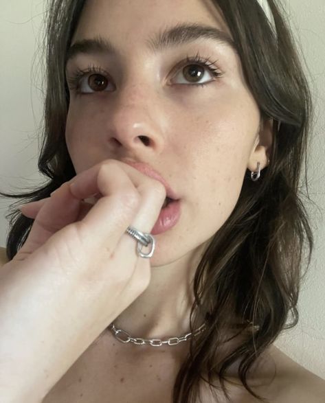 gracie abrams pandora jewellery coquette style Oh My Goddess, Good Riddance, Gracie Abrams, We Are The World, Fav Celebs, Infp, Gilmore Girls, Sabrina Carpenter, Girl Crush