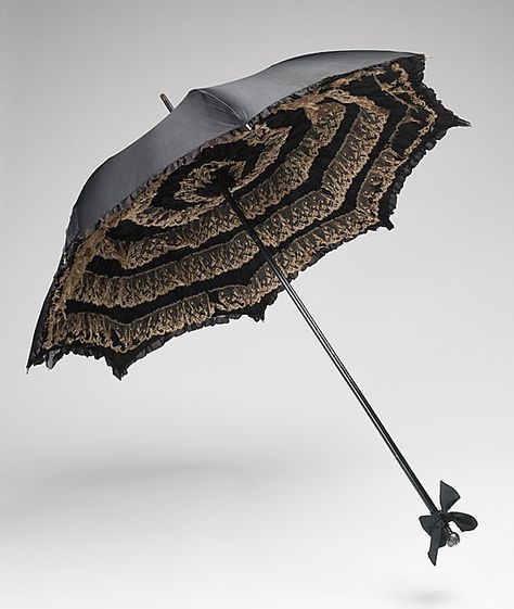 c1902 Parasol Victorian Parasol, Vintage Umbrella, Under My Umbrella, Vintage Fans, Umbrellas Parasols, Edwardian Era, Edwardian Fashion, Historical Clothing, Mode Vintage