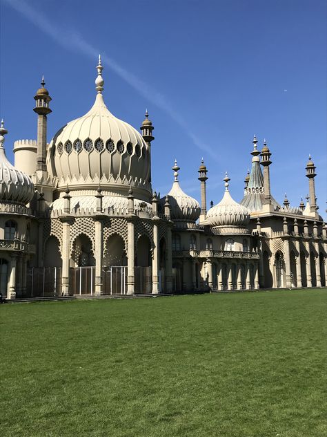 The Royal pavillion, Brighton. Brighton Architecture, Royal Pavilion, Brighton, Taj Mahal, Architecture Design, Tattoo Ideas, Architecture, Building, Travel