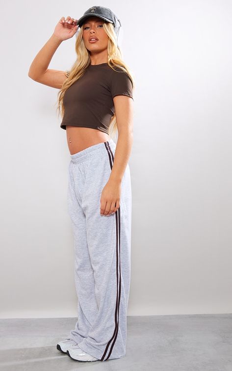 Your off-duty wardrobe is calling for you to add these ash grey loopback side strap elasticated waist straight leg joggers to your basket doll. With an ash grey hue material, side stripe detail and an elasticated waist, how could you say no These joggers also feature a straight leg fit which is so on trend right now and we know you won't be able to say no. Team with a crop top, chunky trainers and a baseball cap for a fool-proof finish.   Length approx 80cm/31.5 (Based on a sample size UK 8)   M Straight Leg Joggers, Straight Sweatpants, Chunky Trainers, Fool Proof, Grey Sweatpants, Chunky Sneakers, Sporty Outfits, Jogger Sweatpants, Side Stripe