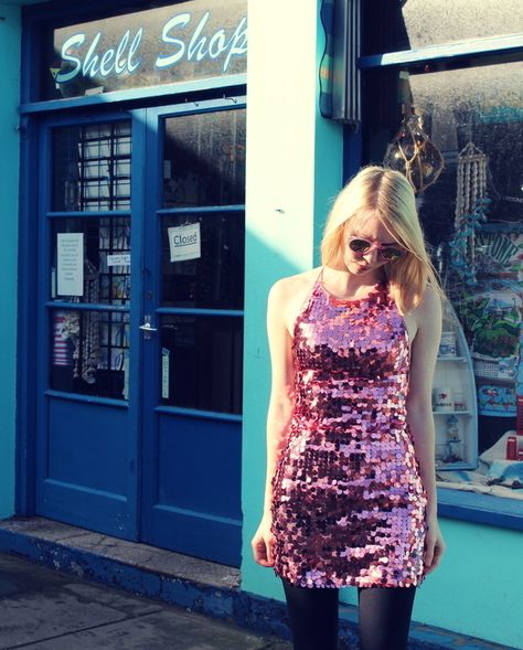 Motel Rocks Hedi Dress Dress In Winter, Linda Gray, Pink Sequin Dress, Top Fashion Bloggers, Confidence Tips, Motel Rocks, Lifestyle Travel, Pink Sequin, Modern Dress