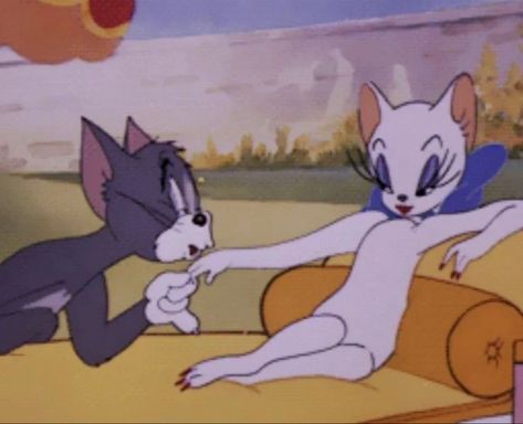 Iconic Cartoon Couples, Tom E Jerry, Tom And Jerry Cartoon, Tom Jerry, Cartoons Love, After Life, Old Cartoons, Couple Cartoon, صور مضحكة