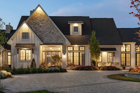 Napawood - Divine Custom Homes Southern Farmhouse Exterior, Exterior House Paint Color Schemes, House Paint Color Schemes, Cottage Home Exterior, Modern French Home, Modern Farmhouse Cottage, Southern Farmhouse, Lake Houses Exterior, Exterior House Paint Color