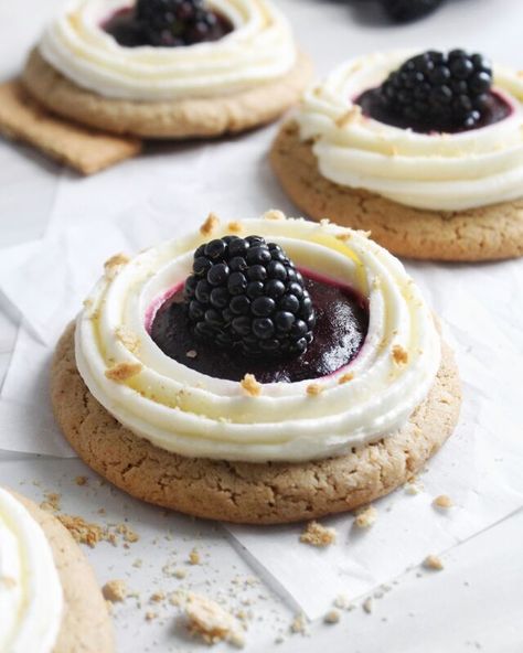 Blackberry Cheesecake Cookies - Oregon Raspberries & Blackberries Blackberry Cheesecake Cookies, Lemon Blackberry Cookies, Blackberry Recipe, Blackberry Dessert Recipes, Blackberry Cookies, Berry Cookies, Chocolate Ganache Tart, Blackberry Cheesecake, Fest Ideas