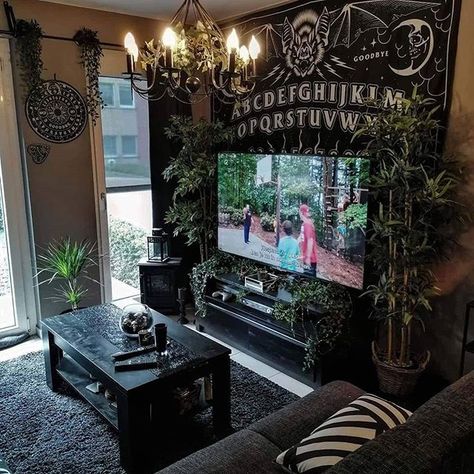 Whimsical Decor Home Vintage, Victorian Entry Way Ideas, Natural Gothic Decor, Gothic House Decor Living Room, Black Goth Bedroom Ideas, Modern Witchy Decor, Minimalist Goth Home Decor, Goth Aesthetic Apartment, Goth Home Decor Diy Living Room