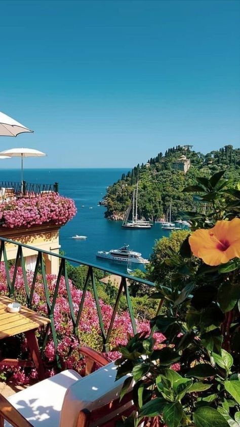 Vision 2024, Portofino Italy, Italy Photography, Travel Wardrobe, European Summer, Travel Goals, Lake Como, Italy Travel, Pretty Pictures