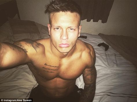 Bedroom Selfie, Alex Bowen, Reality Tv Stars, Love And Lust, Love Island, Black And White, On Twitter, Bedroom, Twitter