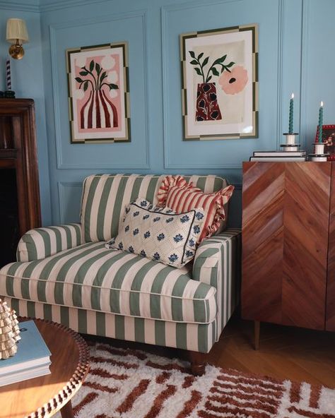 S O P H I A   F R A N C E S on Instagram: "This beautiful vibrant living area created by @houselust is giving us warm cosy  winter vibes. We love the mix of patterns with our frilly cushions in the mix.   Our Aubrey Indigo lumbar and Stripe Frilly Red Cushions are available online in limited numbers.   Photo: @houselust   #christmasdecor #christmasfireplace #Christmas #livingroominspo #livingroomdecor #curtainsandblinds #sfstudio #curtaindesign #livingroomgoals #linen #linenfabric #fabric #fabricshop #fabriclove #cushions #cushionstyling #homedecor #homedesign #interiorsinspiration #interiorstyle #interiors #interiorstyling" Patterned Cushions Living Rooms, Frilly Cushions, Colorful House Decor, Guests Room, Loveseat Living Room, Striped Decor, Maximalist Interior, Living Room Goals, Cosy Winter