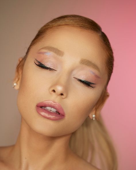 r.e.m.beauty | good news, flightcrew! the #rembeautyxwicked collection is out now at rembeauty.com 🩷💚 “i’m so excited to introduce our r.e.m. beauty… | Instagram Ariana Grande Makeup, Ariana Grande Perfume, High Pigment Eyeshadow, R E M Beauty, Ariana Grande Photos, Ariana Grande Pictures, Forever Girl, Aesthetic Eyes, Cat Valentine