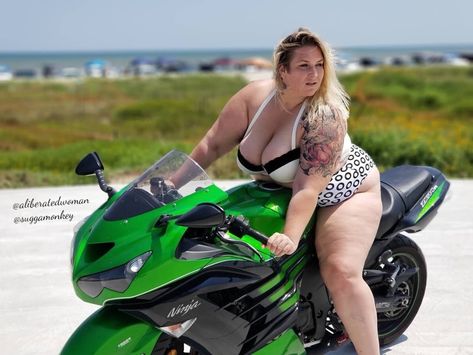 Girl Ok, Women Bike, High Waisted Swim Bottoms, Hour Glass, Biker Chic, High Waisted Swim, Curvy Women Outfits, Curvy Model, Biker Chick