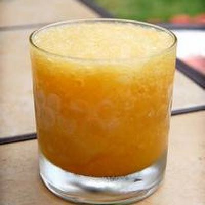 Apricot Brandy Slush @keyingredient Brandy Slush Recipe, Brandy Slush, Brandy Drink, Slush Recipes, Christmas Drinks Recipes, Frozen Lemonade, Fruit Drinks, Drinks Alcohol Recipes, Alcohol Recipes