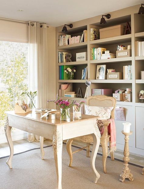 // Shabby Chic Office, Feminine Home Offices, Ikea Bedroom, Beautiful Office, White Desk, Casa Vintage, Home Office Space, Home Library, Office Inspiration