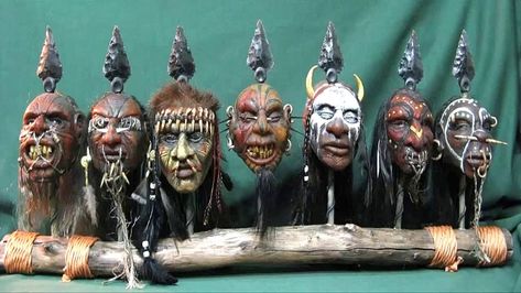 Horror Crafts, Halloween Spell Book, Scary Halloween Decorations Diy, Clay Monsters, Halloween Spells, Shrunken Head, Halloween Clay, Tiki Art, Halloween Miniatures