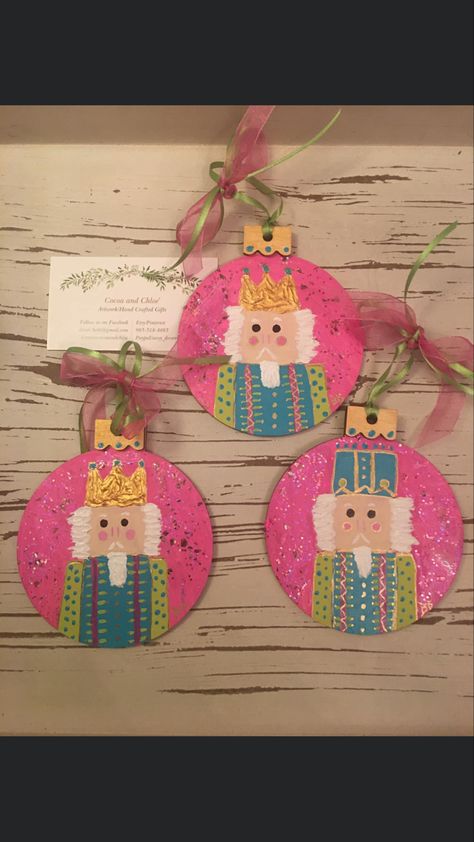 Nutcracker Painted Ornament, Christmas Craft Night Ideas Ladies, Handpainted Christmas Ornaments Ideas, Homemade Christmas Ornaments Diy, Handpainted Christmas Ornaments, Christmas Booth, Pinterest Diy Crafts, Christmas Decorations Diy Outdoor, Painted Christmas Ornaments