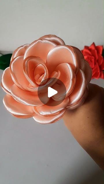 Ribbon Flower Tutorial, Everlasting Flowers, Bouquet Design, Diy Creative Crafts, Crafty Diy, Ribbon Flowers, Flower Tutorial, Diy Creative, Creative Crafts