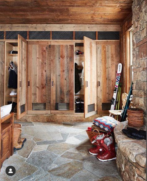 Modern Ski Chalet Interiors, Cabin Interiors Living Room, Ski Cabin Interior, Ski Mud Room, Ski Chalet Interior Design, Hunting Room Design, Chalet Architecture, Ski Chalet Interior, Modern Ski Chalet