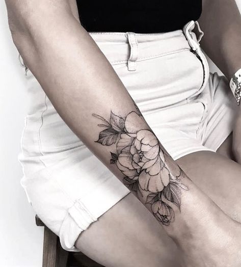 Cuff Tattoo, Bauch Tattoos, Flower Wrist Tattoos, Small Forearm Tattoos, Vegan Tattoo, Best Tattoos For Women, Forearm Tattoo Women, Original Tattoos, Back Tattoo Women