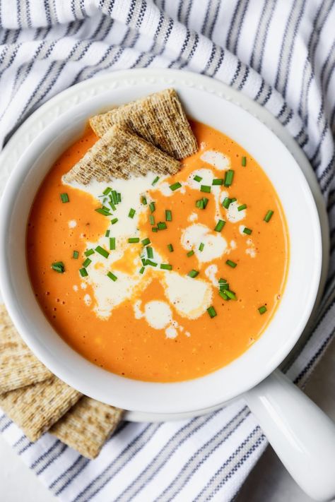 Spicy Smoked Gouda & Roasted Red Pepper Bisque - Yes to Yolks Red Pepper Gouda Soup, Roasted Red Pepper Bisque, Red Pepper Bisque, Gouda Soup, Starbucks Psl, Gourmet Soup, Roasted Red Pepper Soup, Homemade Soups, Smoked Gouda Cheese