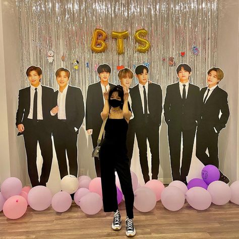 Kpop Quinceanera Theme, K Pop Themed Party, Kpop Themed Party, Kpop Theme Party, Kpop Themed Birthday Party, Kpop Party Ideas, Bts Birthday Party Ideas, Bts Themed Birthday Party, Kpop Birthday Party Ideas