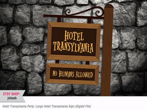 Festa Hotel Transylvania, Hotel Transylvania Birthday, Hotel Transylvania Party, Class Door, Halloween Movie Night, 5th Birthday Party Ideas, Holiday Program, Pumpkin Designs, Food Signs