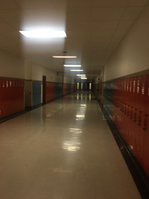 School Inside Background, School Halls Aesthetic, Train Liminal Space, Liminal Space Wallpaper Iphone, Alonecore Aesthetic, Creepy Bathroom Aesthetic, School Backrooms, Kenopsia Aesthetic, Liminal Spaces School