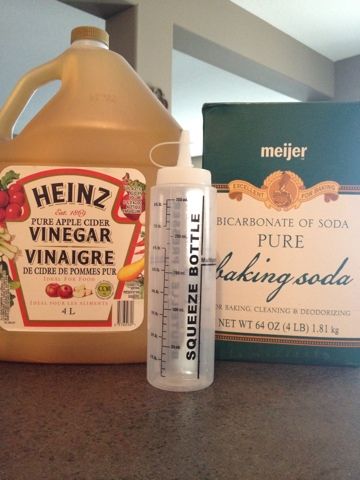 Beautifully Dangerous...Just A Little Bit : Baking Soda & Apple Cider Vinegar Hair Wash Baking Soda Hair, Baking Soda Hair Wash, Apple Cidar Vinegar, Apple Cider Vinegar Hair, Apple Cider Vinegar Face Mask, Diy Apple Cider, Apple Cider Vinegar Remedies, Vinegar For Hair, Apple Cider Vinegar For Hair