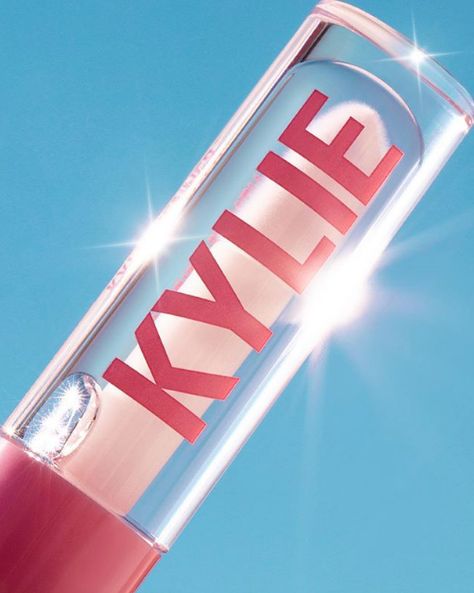 ☁︎ april 03 '19 ☁︎ high gloss ☁︎ crystal high gloss ($16.00) ☁︎ Lip Gloss Photoshoot, Gloss Photoshoot, Lip Gloss Photoshoot Ideas, Best Drugstore Makeup, Lip Gloss Collection, Kylie Cosmetic, Lips Shades, Beauty Products Photography, Photographs Ideas