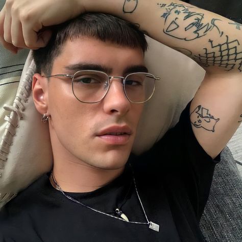 Stylish Glasses For Men, Mens Eye Glasses, Specs Frame, Glasses Inspiration, Boys Glasses, Tattoo Inspiration Men, Mens Glasses Frames, Mens Casual Outfits Summer, Men Haircut Styles