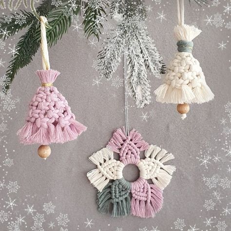 Christmas decorations diy, macrame bell diy,  Christmas tree decorating, Christmas crafts, Weihnachten, Navidad, Natale, Christmas tree ornaments Macrame Bell, Bell Christmas Ornaments, Macrame School, Quick Crochet Projects, Ornament Tutorial, Crochet Christmas Ornaments, Bell Ornaments, Macrame Patterns Tutorials, Macrame Plant Hangers