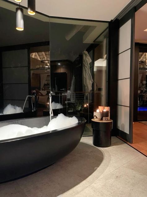 Black Luxury House, Vogue Home, Bathroom Design Luxury, Dream House Interior, House Things, Dream Decor, Home Room Design, Dream House Decor, Family House