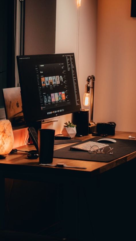 Best Desk Lamp, Dream Desk, Computer Desk Setup, Home Studio Setup, Desktop Setup, Desk Inspiration, Bedroom Setup, Office Layout, Gaming Room Setup