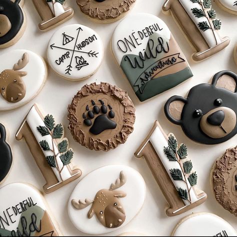 Happy Camper Birthday Party, First Birthday Cookies, Jungle Thema, Boys First Birthday Party Ideas, Boys 1st Birthday Party Ideas, Baby Boy 1st Birthday Party, Baby Birthday Themes, Bear Birthday Party, Wild One Birthday Party